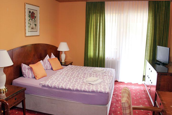 Room 4 of 42