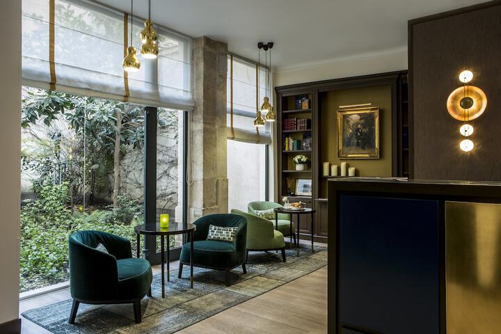 Entrance & Lobby
