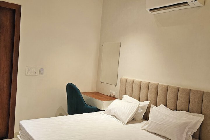 Room 11 of 35