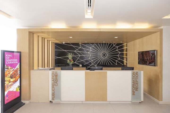 Entrance & Lobby