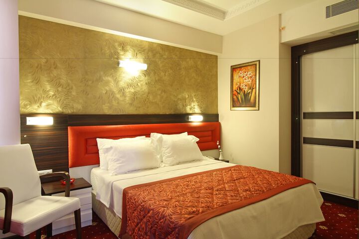 Room 8 of 40
