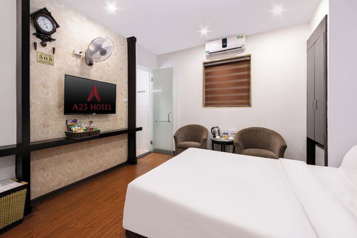Room 12 of 19