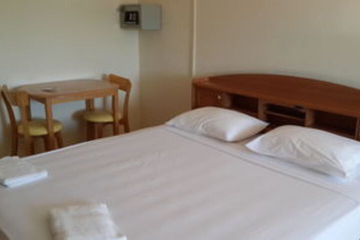 Room 13 of 34