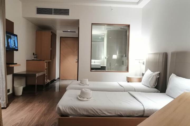 Room 47 of 181