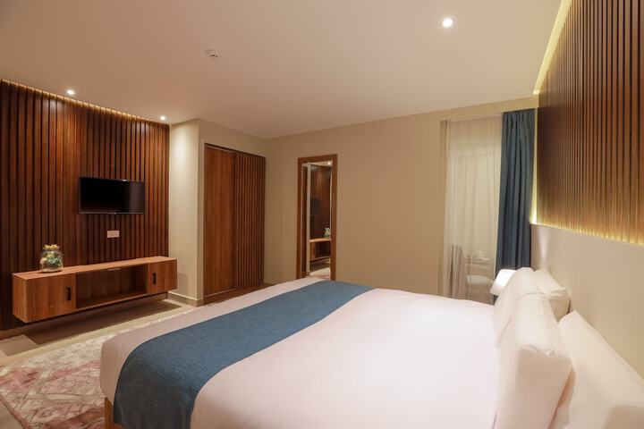 Room 33 of 126