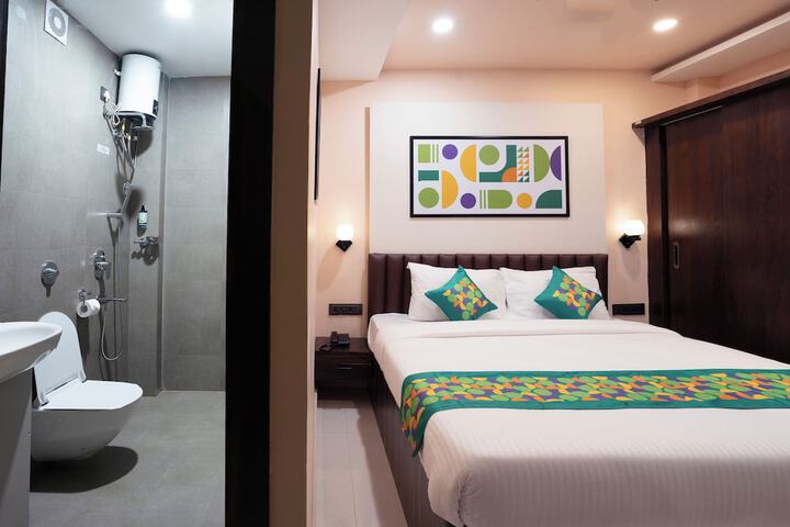 Room 7 of 33