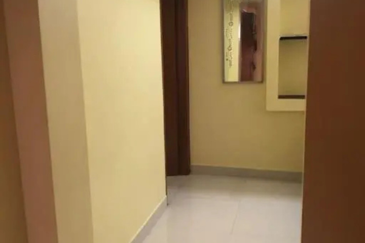 Room 10 of 14