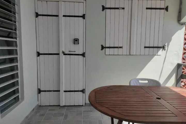 Room 5 of 10