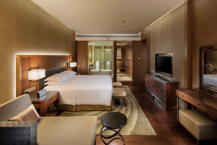 Room 27 of 90