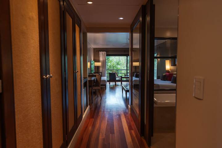 Room 26 of 182