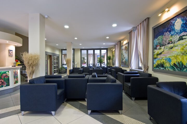 Guest Lobby