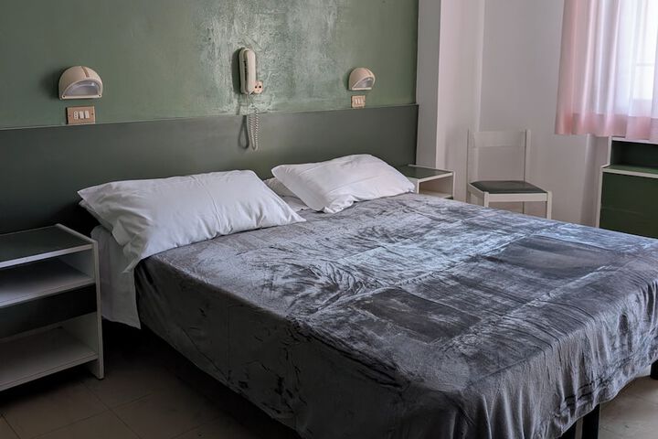 Room 5 of 26