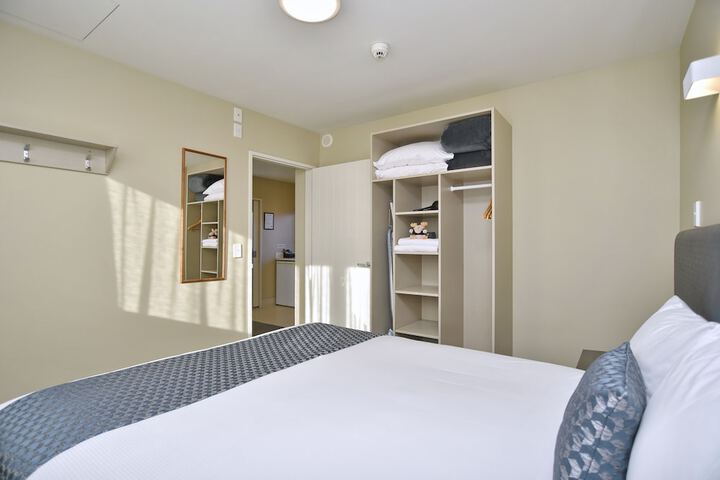 Room 34 of 196