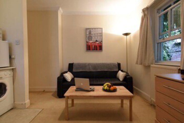 Room 5 of 11