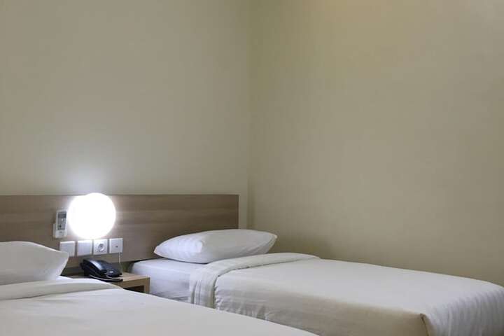 Room 12 of 34