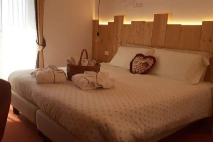 Room 6 of 19