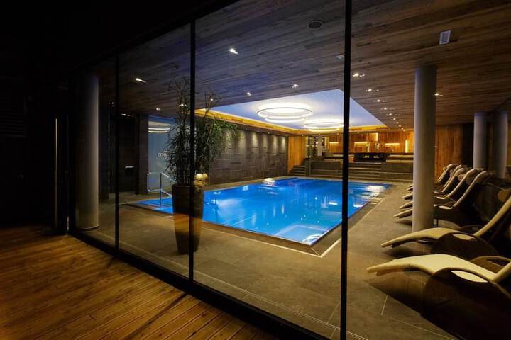 Pool Hotel
