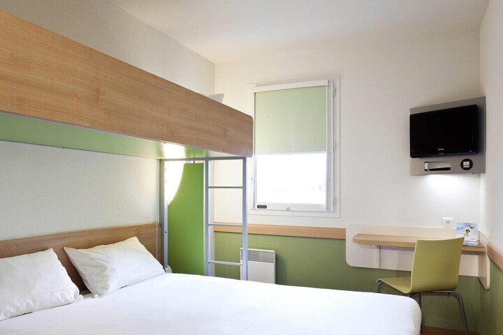 Room 8 of 28