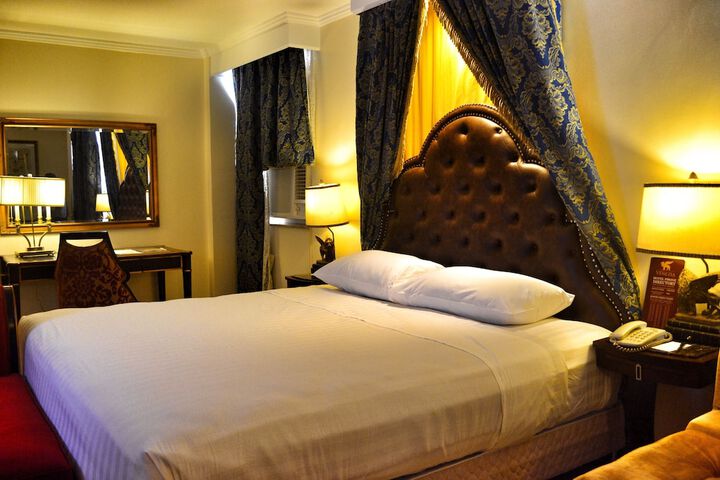 Room 12 of 77