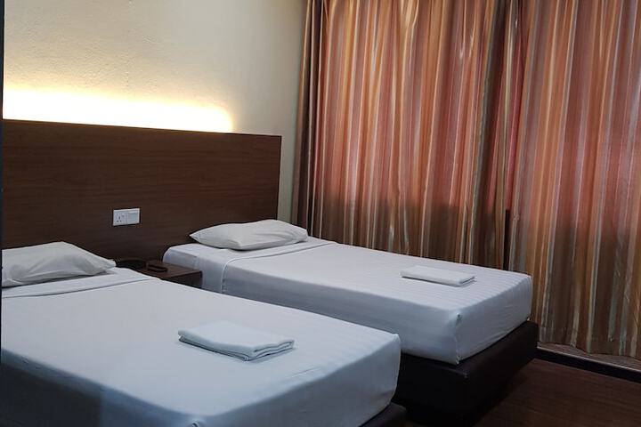 Room 7 of 33