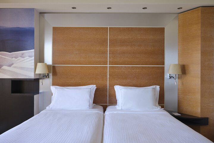 Room 9 of 87