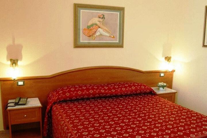 Room 2 of 27