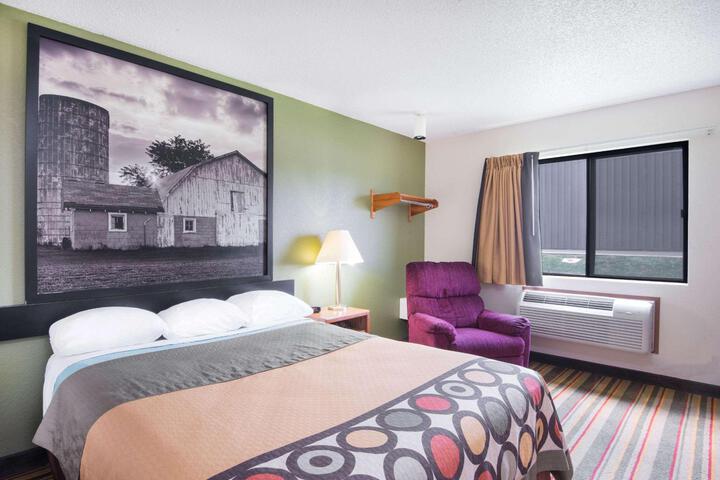 1 King Bed Deluxe Room (6 of 6)