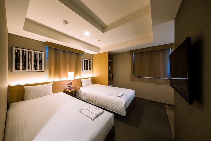 Room 12 of 35