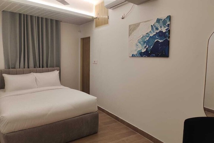 Room 6 of 30