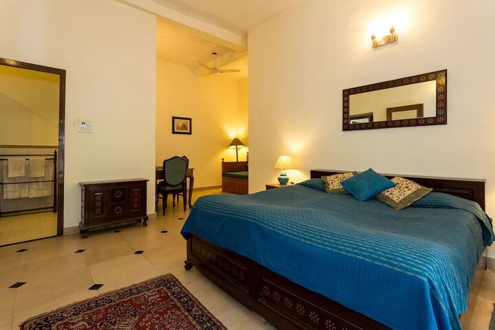 Room 4 of 25