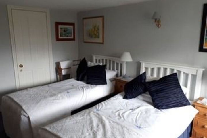 Room 4 of 16