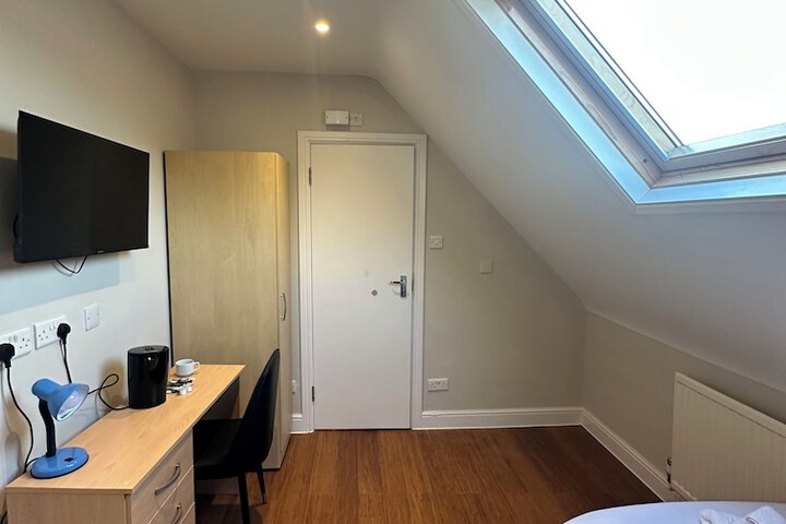 Room 9 of 38
