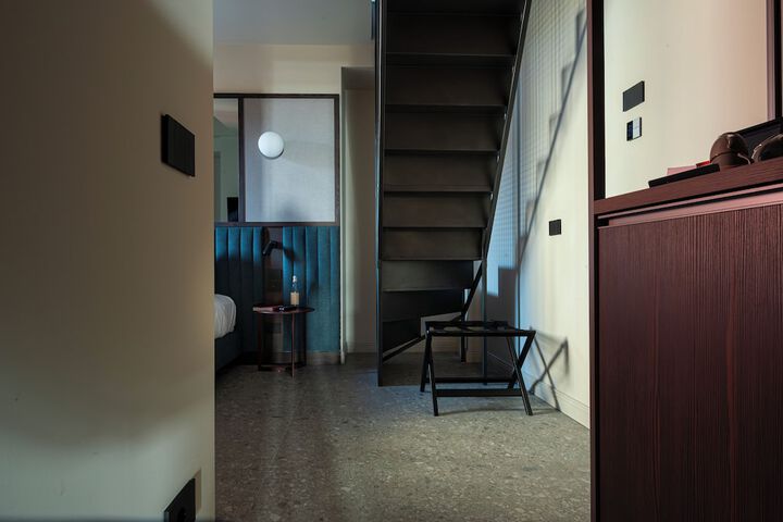Room 9 of 99