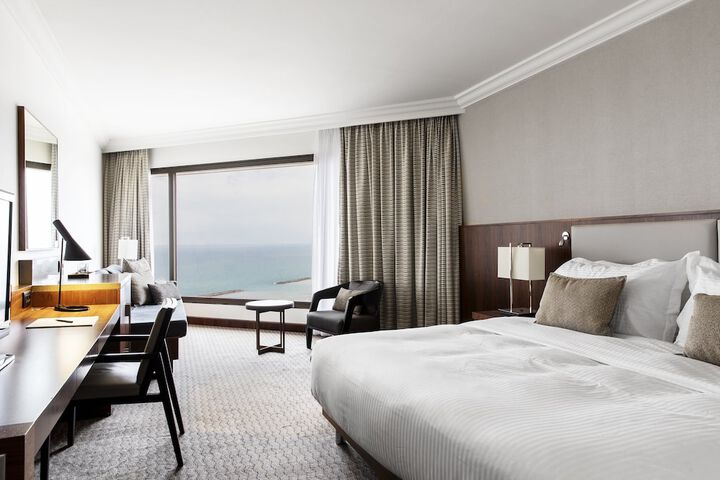 Room 32 of 168