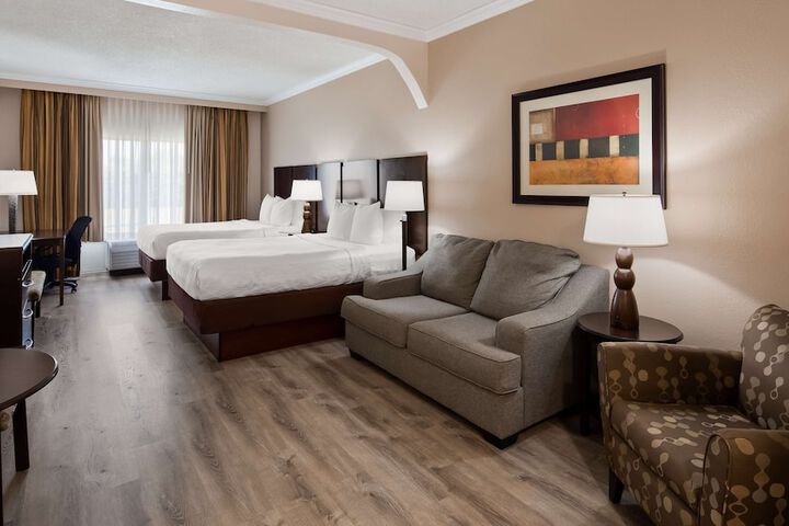 Suite 1 King Bed Microwave and Refrigerator WiFi Full Breakfast (24 of 31)