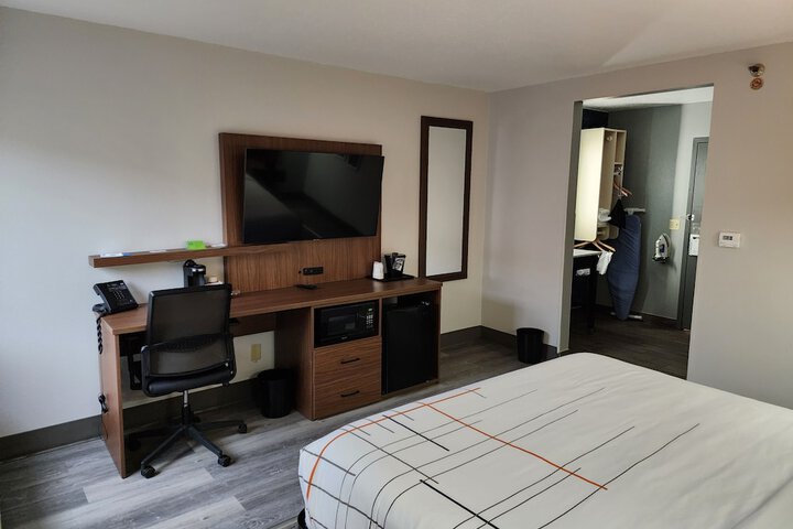Room 10 of 42