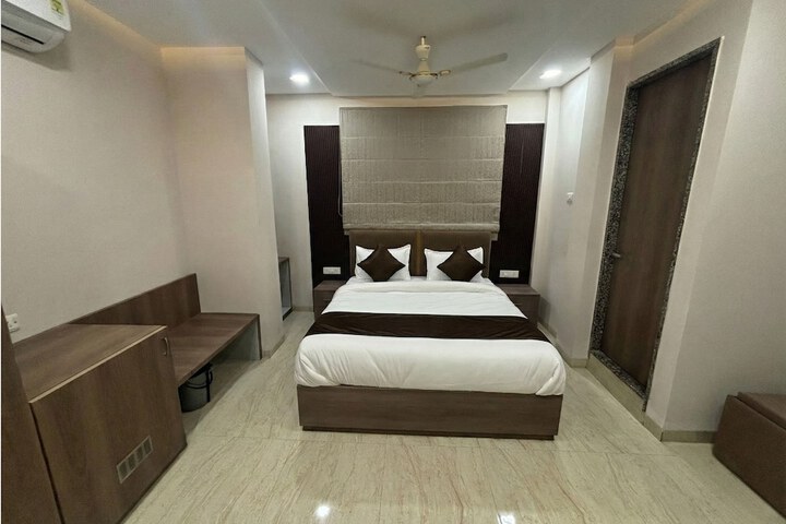 Room 17 of 42
