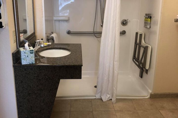 1 Queen Bed Studio Suite (11 of 12)