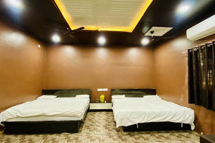 Room 25 of 32