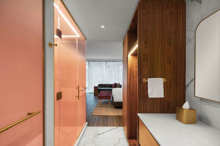 Room 17 of 52