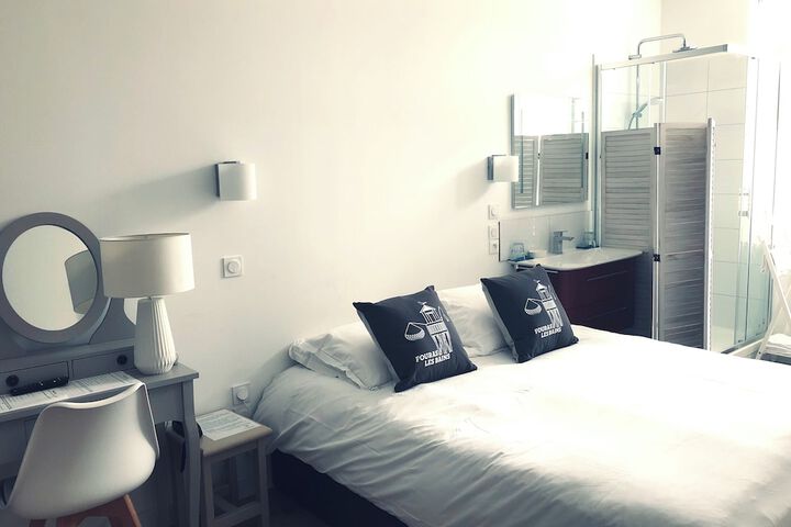 Room 6 of 17