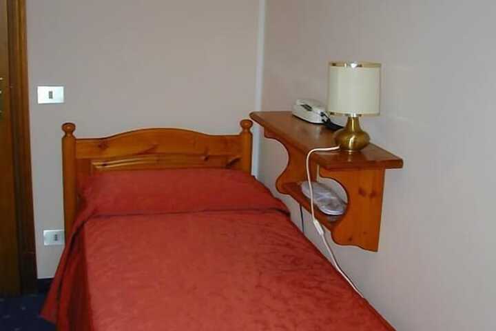 Room 9 of 50