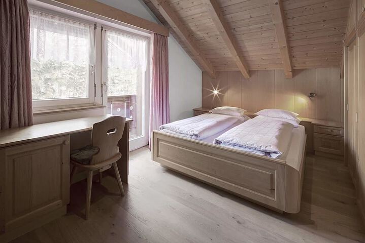 Room 4 of 48