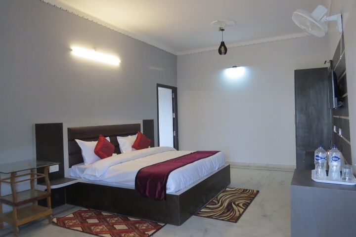 Room 5 of 13