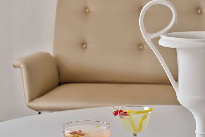 Lounge 104 of 136