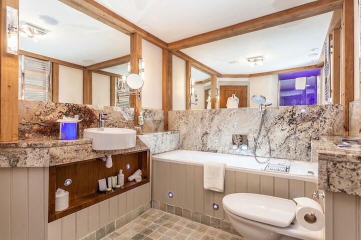 Deep soaking bathtub