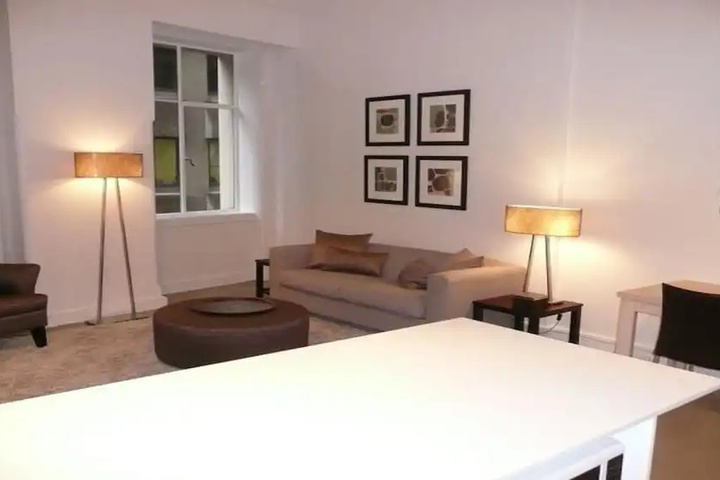 Room 4 of 11