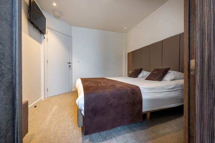 Room 9 of 35