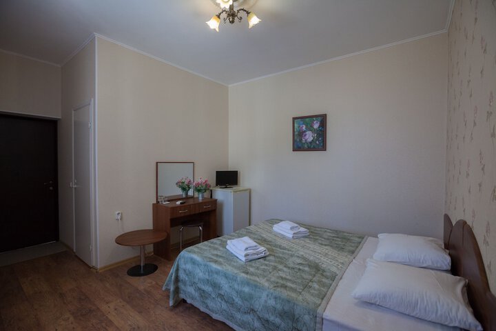 Room 6 of 42