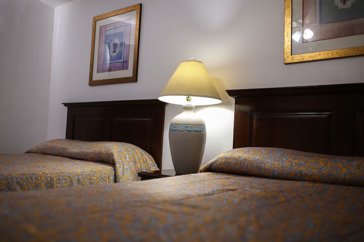 Room 4 of 32